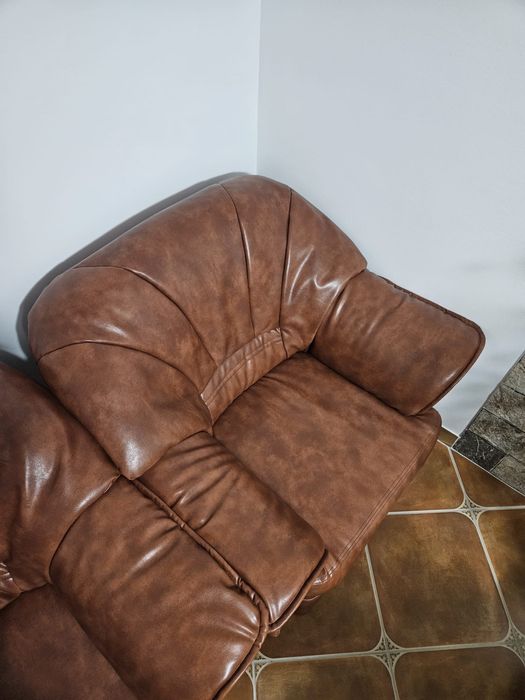 Vând fotoliu din piele ecologică