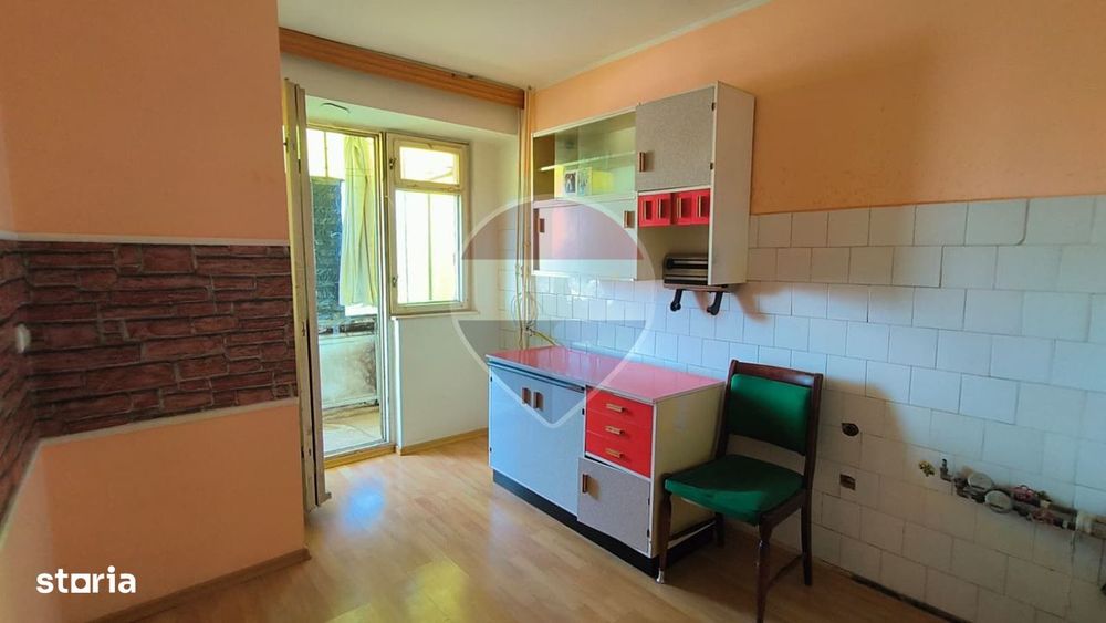 Apartament cu 3 camere de vânzare -decomandat- Micro 13, Galați