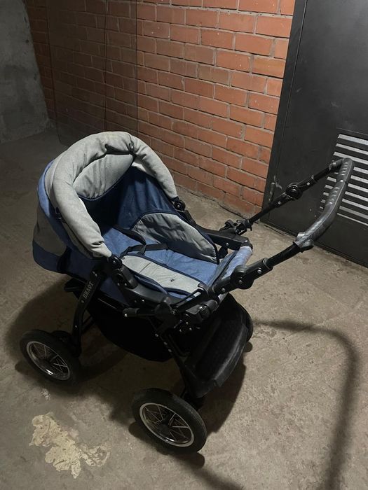 Продам детский столик, мотоцикл и коляску