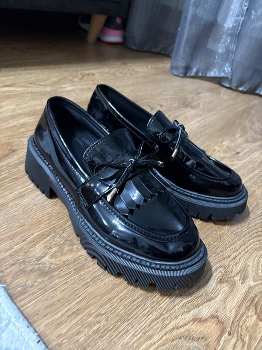 Обувки дамски нови