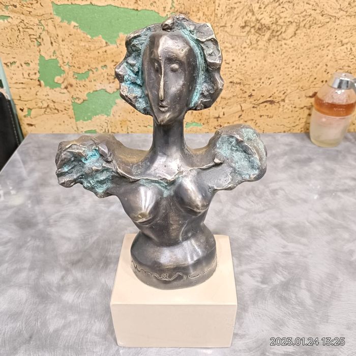 Vînd statueta bronz ion Irimescu