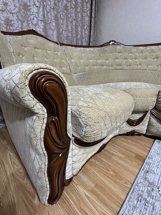 Угловой диван и кресло