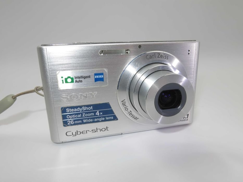 Sony Cyber-shot DSC W330 ултра компактен цифорв фотоапарат, малка дигитална камера сребърен цвят, в отлично състояние, работи перфектно