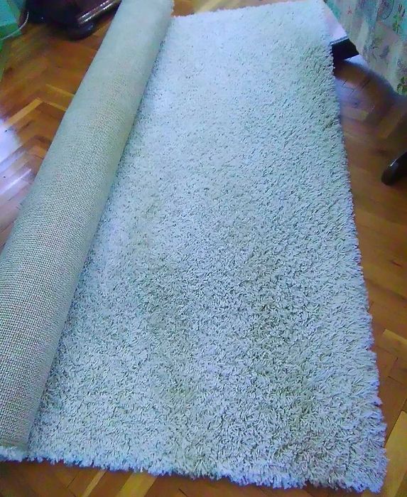 Продавам килим дългокосмест