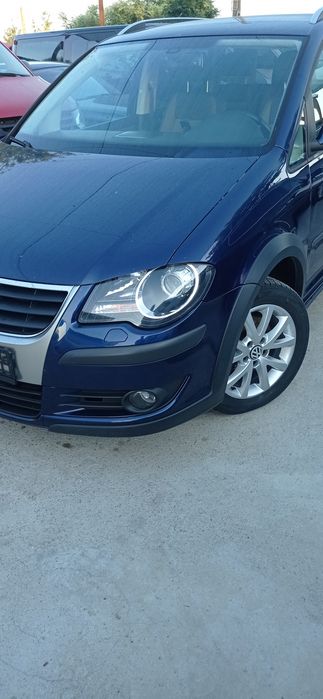 VW Touran Cross 7 locuri 2.0 Diesel