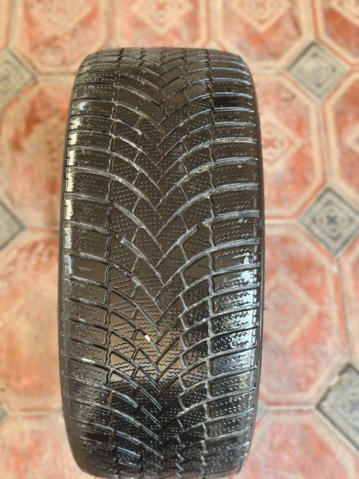 Шины 235/40/19 зимние