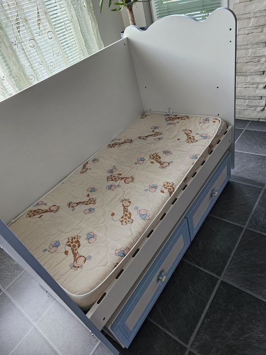 Детско легло с люлееща функция