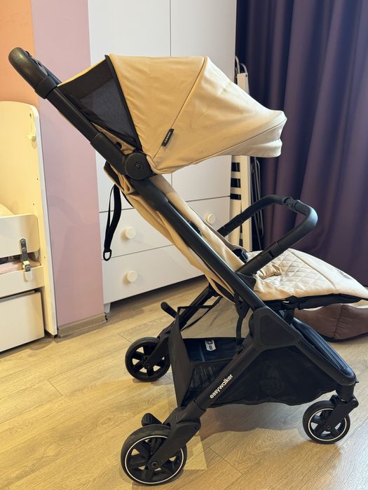 Детска количка Easywalker Jackey – Лекa, компактна и с автоматично сгъване