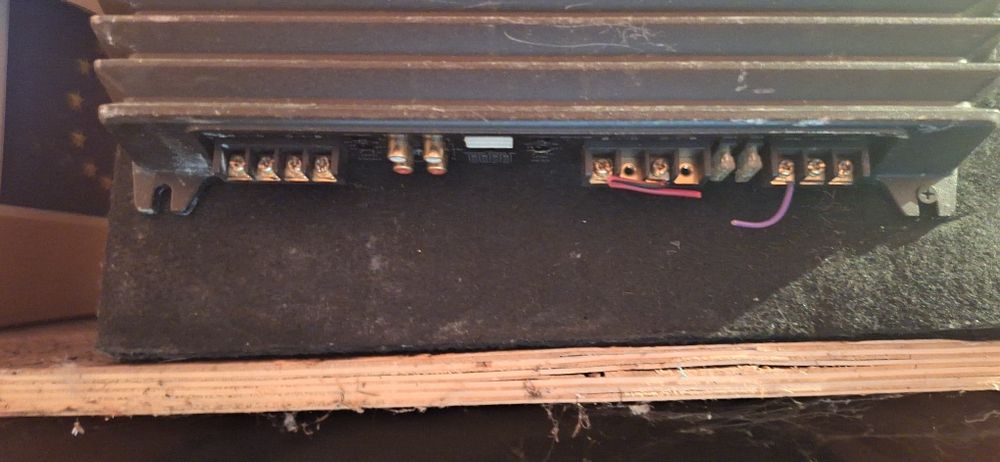 Vând subwoofer Sony Xplod