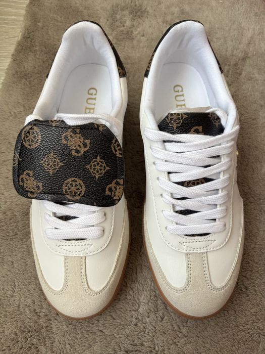 Сникърси Guess Oleeza