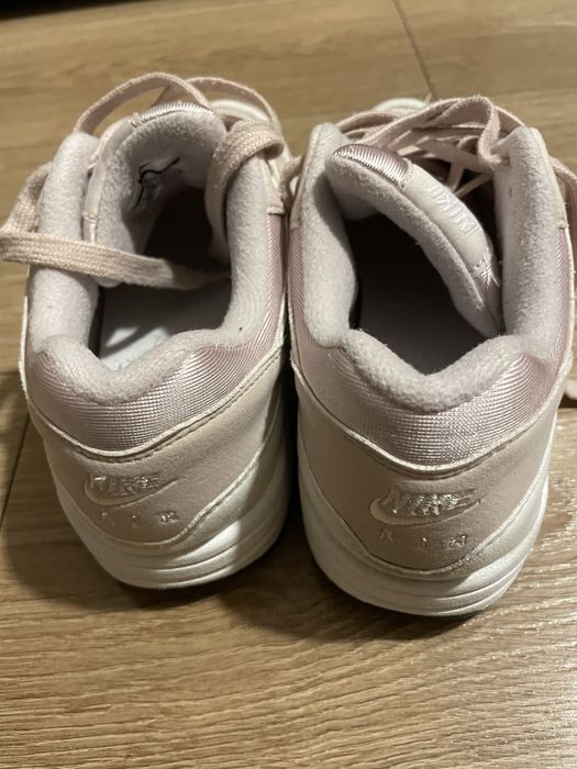 Adidasi femei Nike air