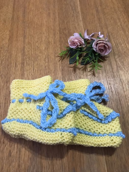 Бебешки ръчно плетени терлички