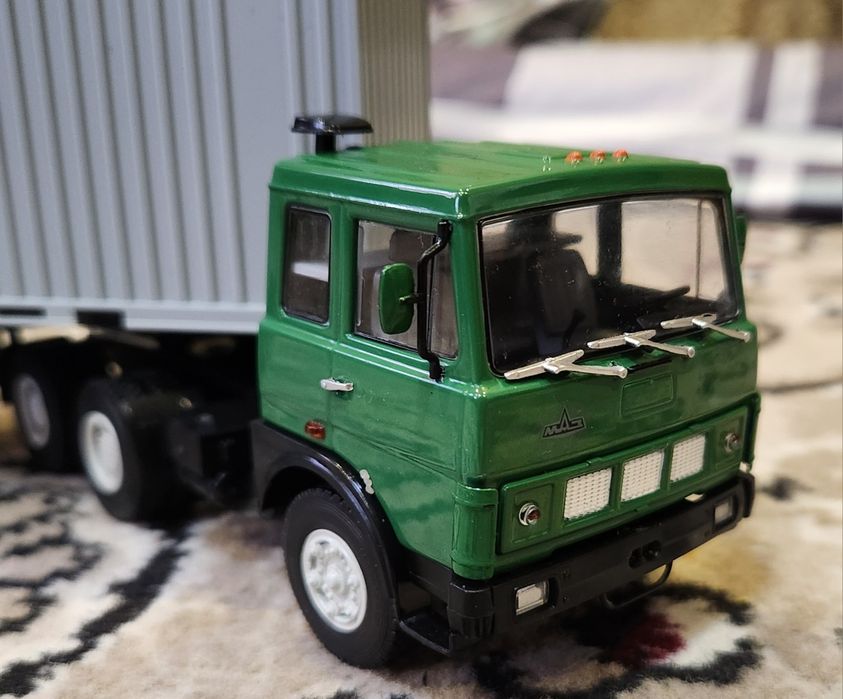 Масштабный модель МАЗ 6422 контейнеовоз