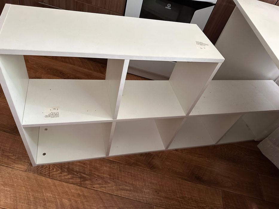 Стол с полками белого цвета