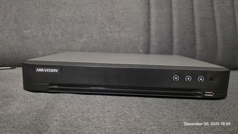 DVR Dahua DS-7204HUHI-K1 4 Canale +4 camere Ip