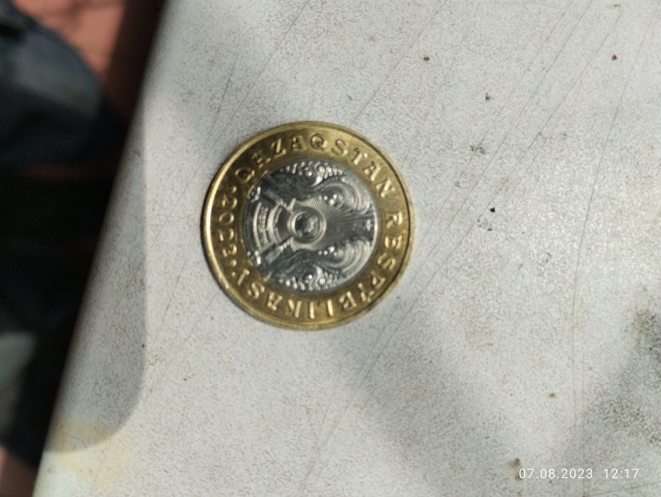 Продам монету 100 TEHGE