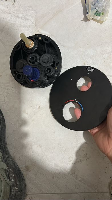 Unitate comanda Grohe termostata cu 1 sau 2 iesiri negru