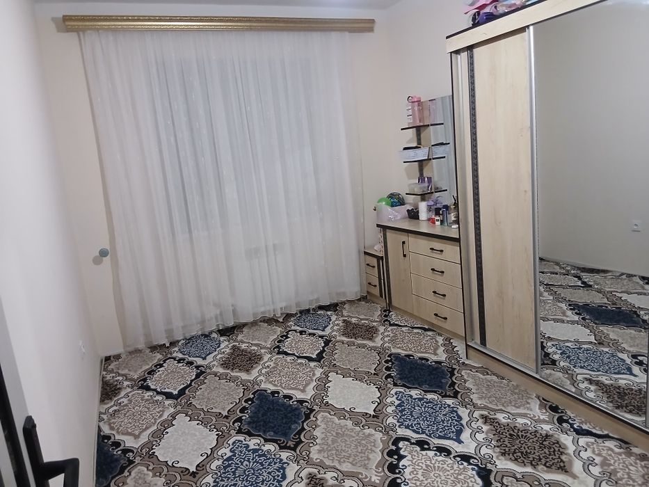 Angor tumani sharq guli mahallasida joylashgan kup qavatli uylar