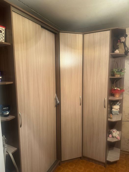 Продам угловой шкаф