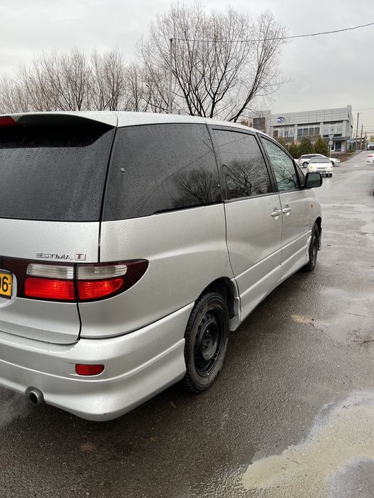 Машина Тайота естима эконом класс