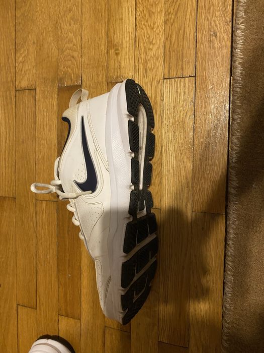 Vind Adidasi Nike marimea 41, piele, albi.