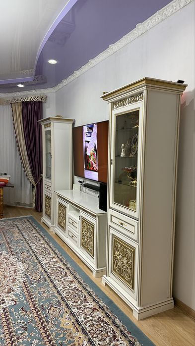классикалық ақ-алтын гарнитур