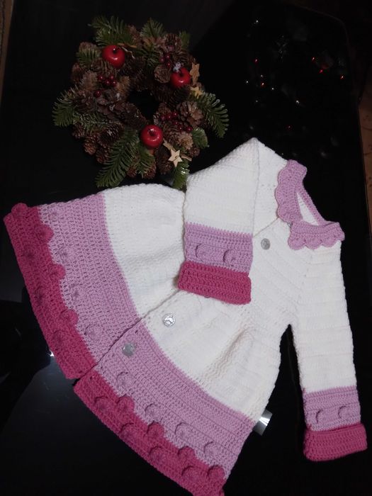 Детска плетена жилетка