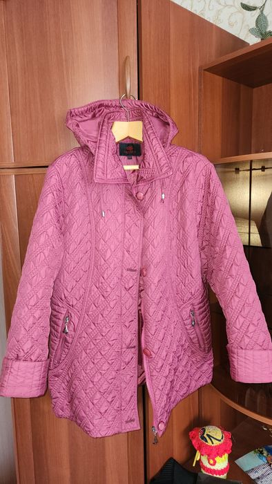 Продам женскую куртку