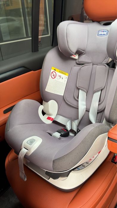 Автокресло Chicco продам