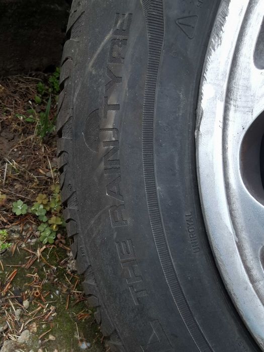 195/65/15 Гуми за дъжд  унироял ,хубав грайфер