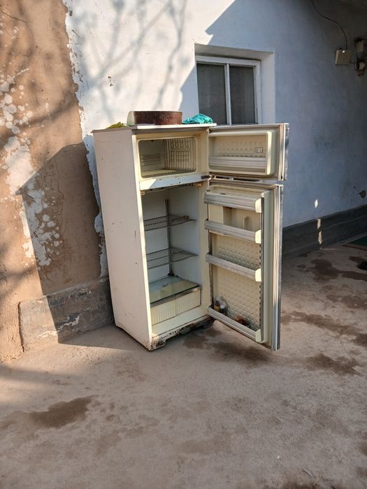 Холодильник двухкамерный б.у.