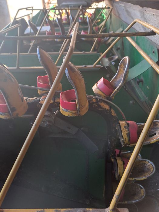 Vand masina de plantat cartofii