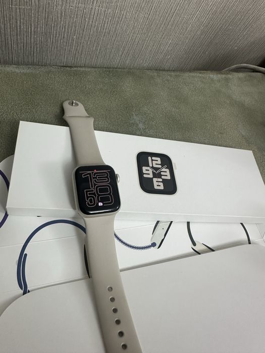 Apple watch se2 40mm starlight