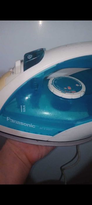 Продам утюги срочно .