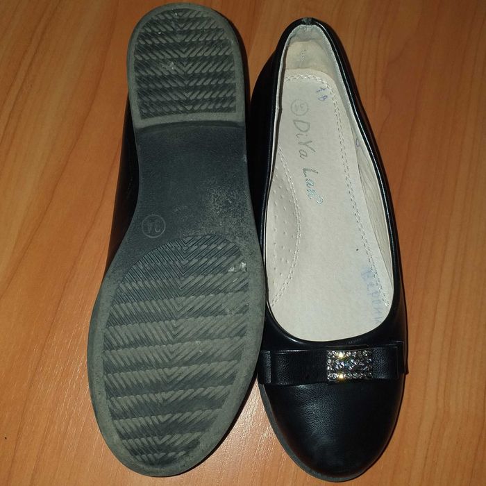 Продам туфли для девочки,размер 34,цена 2000тенге