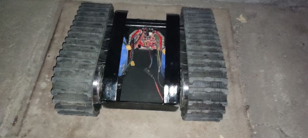 Робот гусеничный