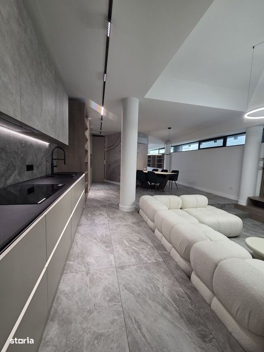 Vilă cu arhitectură futuristă și design avangardist la Cheie