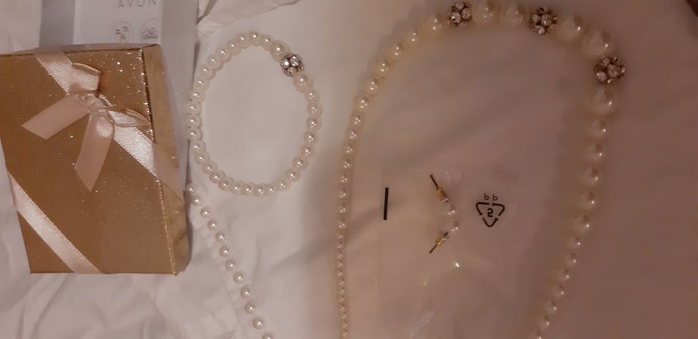 Комплект Avon Gabby Pearl в подаръчна кутийка