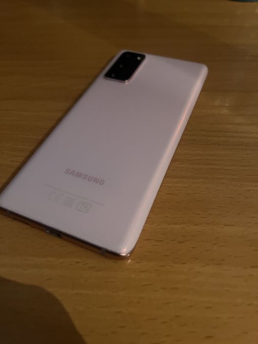 Продам samsung s20 fe