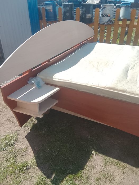 Продам кровать с тумбочкой