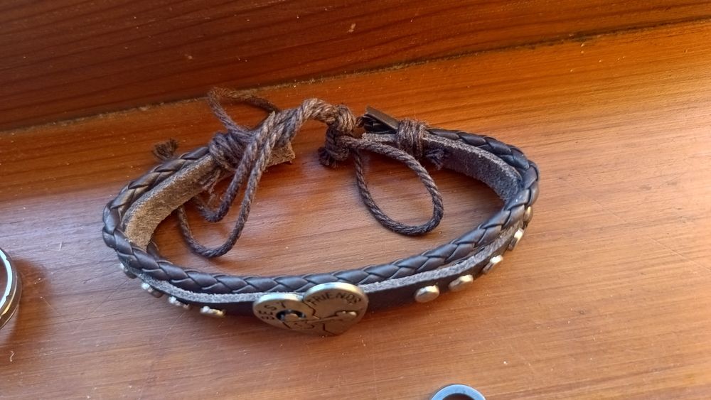 Аксесоари, обеци, пръстен и кожена гривна "Best Friends"