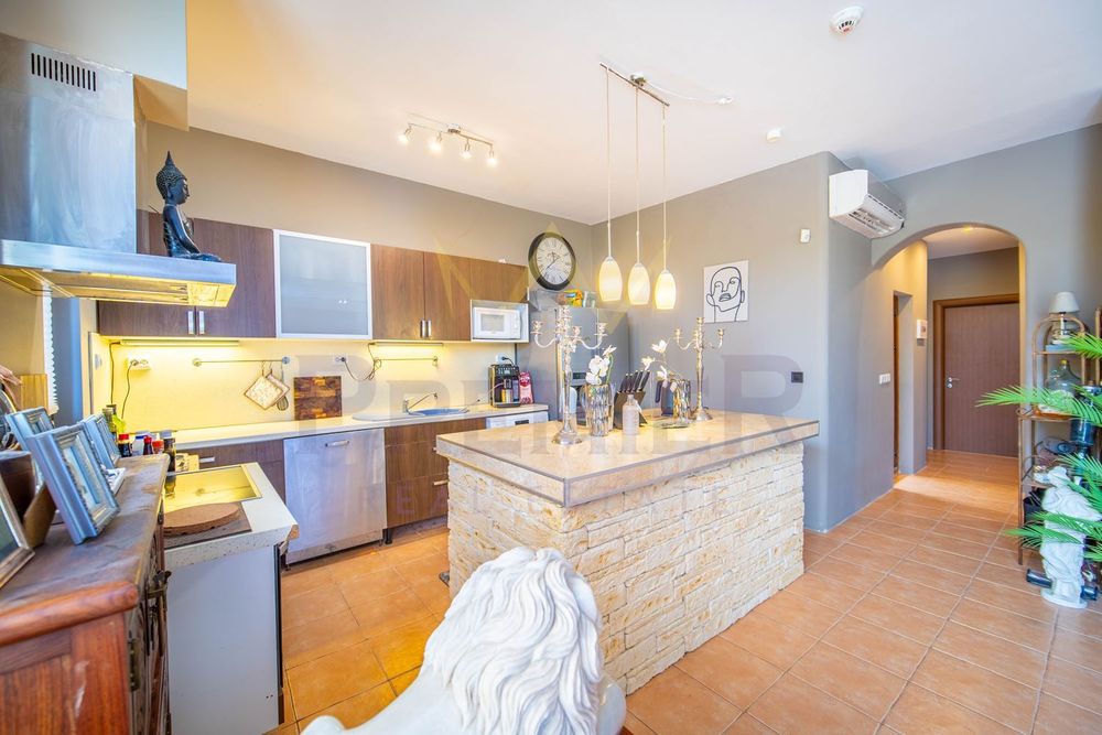 Продава се Къща в Варна, Изгрев - 180 кв.м за 1131 €/кв.м - Снимка #4