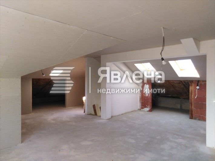 Разкошна къща на 13 км от Варна