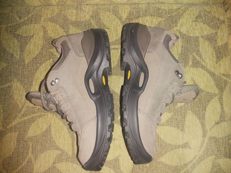 Туристически дамски обувки Lowa GTX