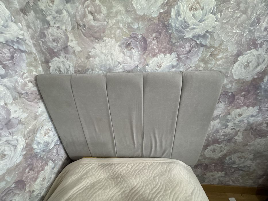 Продам кровать с матрасом