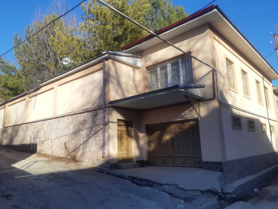 Чарвак, Продаётся дача  2 этажа,5 соток