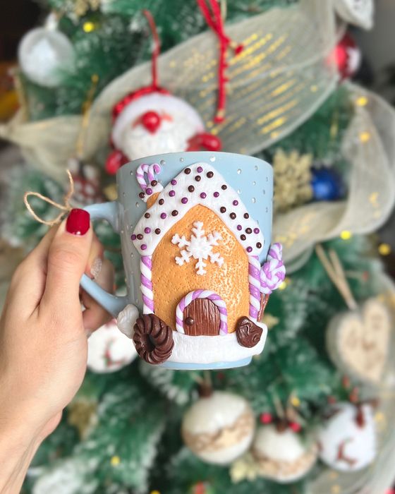 Коледна чаша "Бонбонена къща в лилаво"