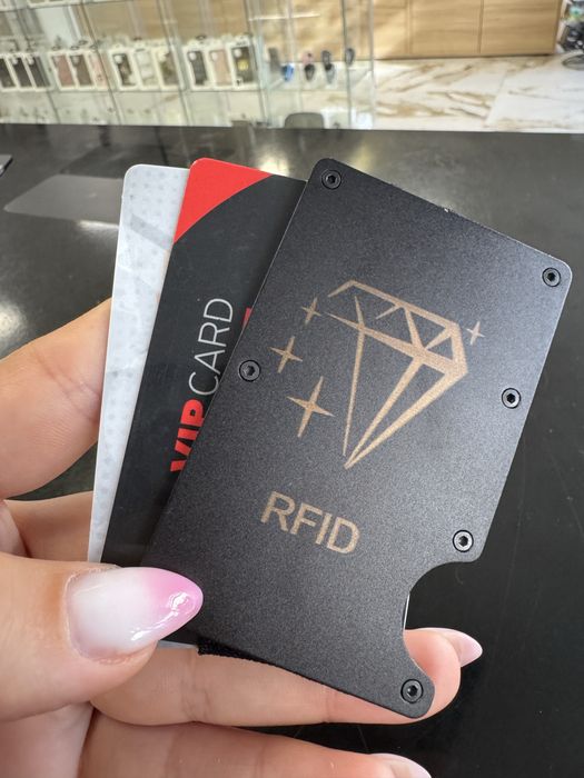 Портфейл / държач за карти с щипка RFID