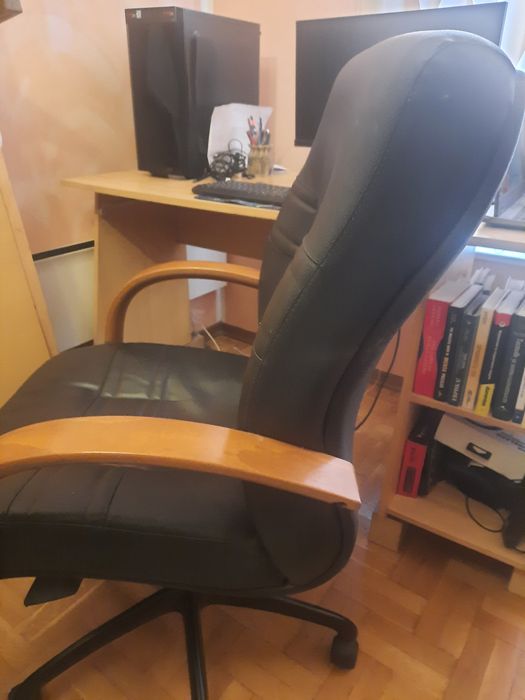 Офис стол ORT за ръководители и ценители