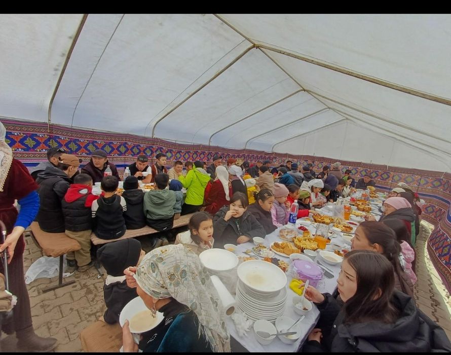 Стол стулья ыдыс аяқтар мен арендаға беріледі